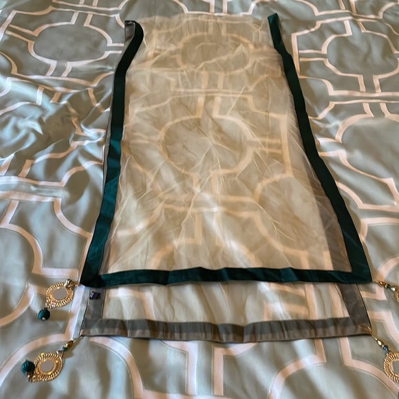 Indian girls dress Indian size 28 wore once for few hours in wedding - Picture 6 of 6